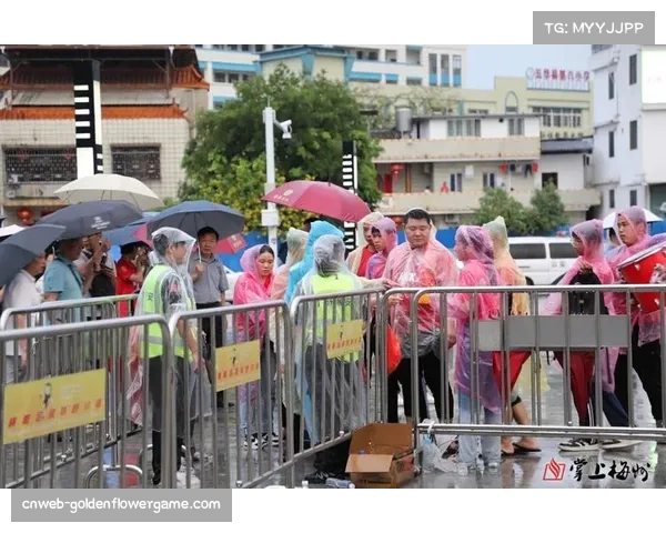 雨中激战，河南队与梅州客家球员多次滑倒引现场惊呼